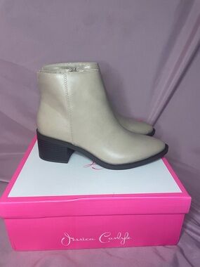 jessica carlyle Pointed Toe Side Zip Heel Boots Taupe Sz 8 Nib